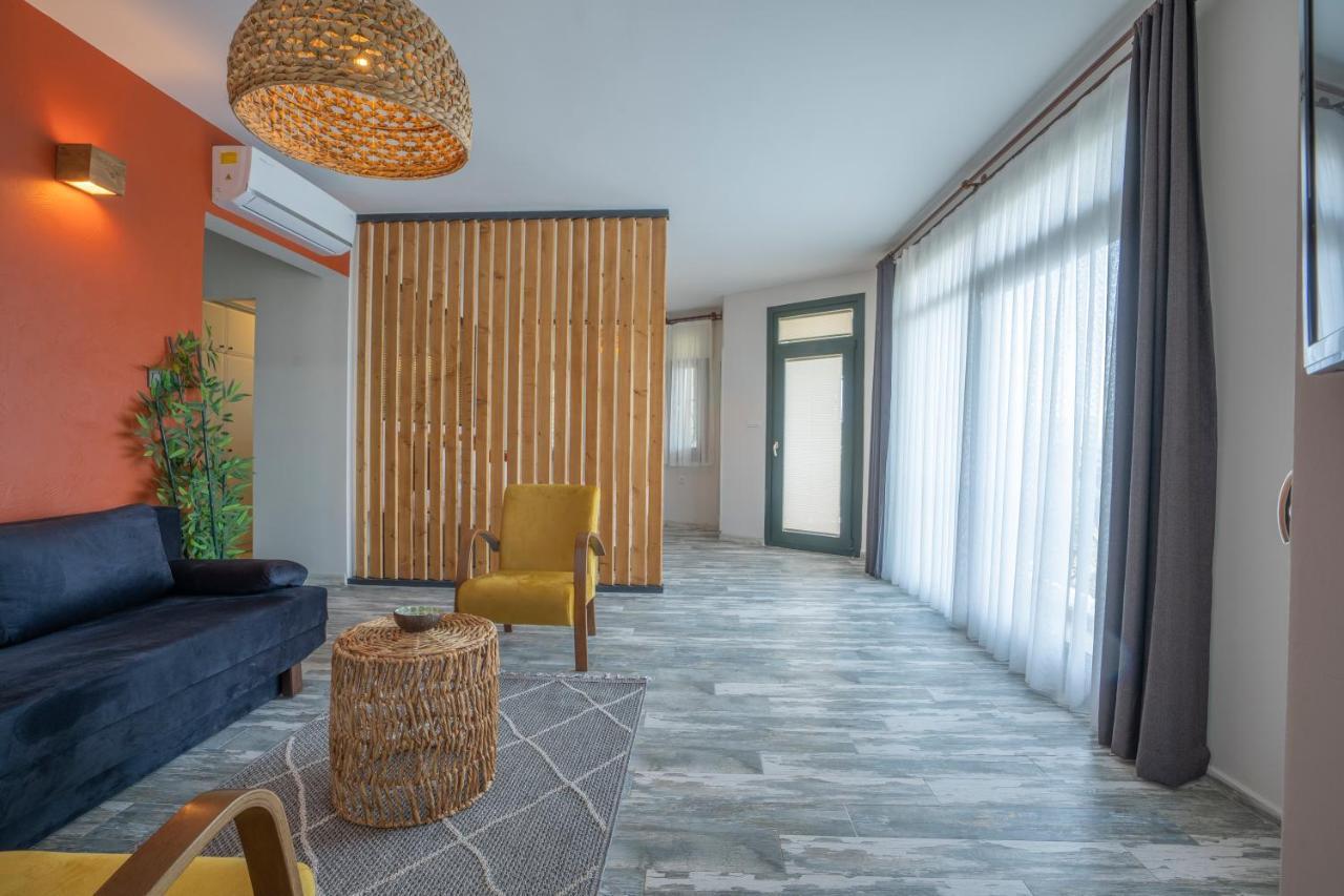 Villa Marine Hotel 阿奇亚卡 外观 照片